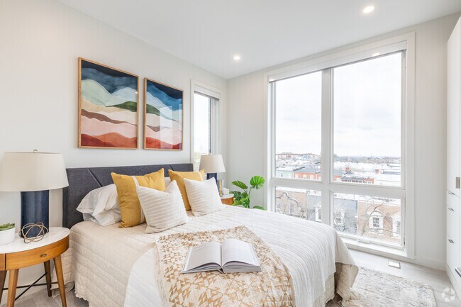 3BR, 2BA - 990SF