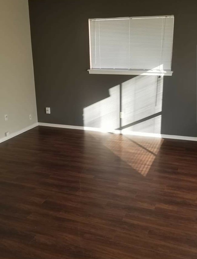 Photo - Windsor Wyndham Apartments