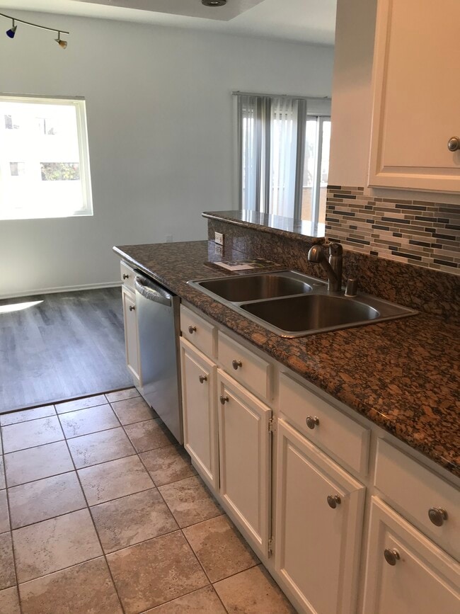 Photo - 14607 Erwin St Unidad 14607 ERWIN ST