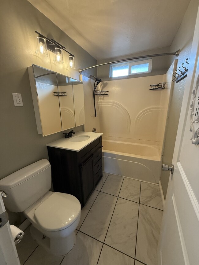 Photo - 447 N 5th St