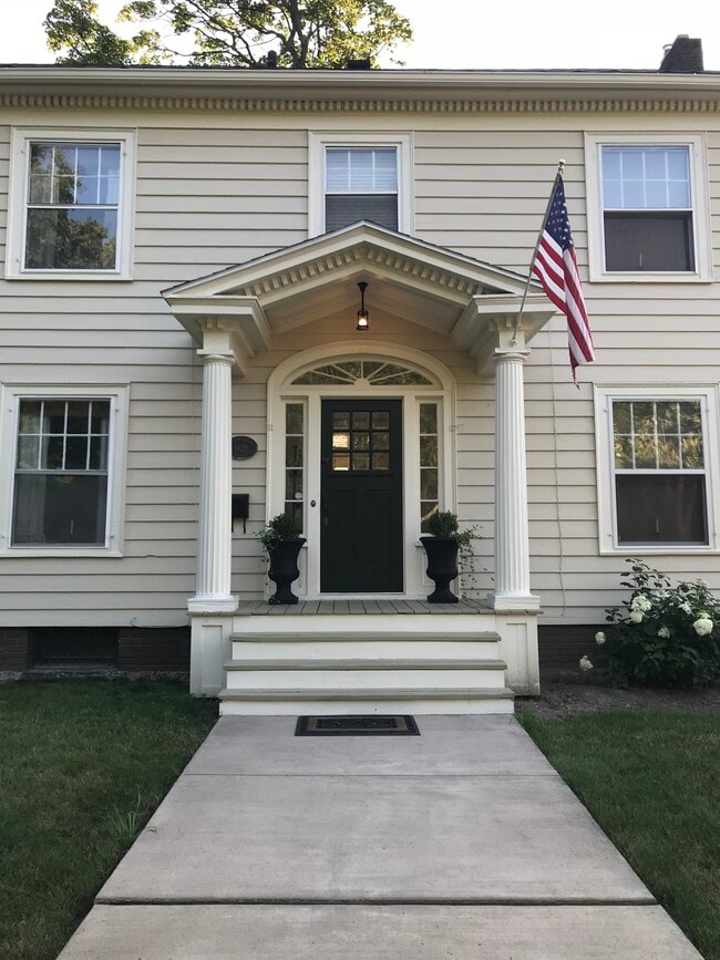 Photo - 1828 E Genesee St Unit 1  Available