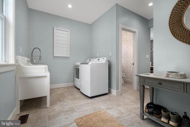 Photo - 3741 River Rd