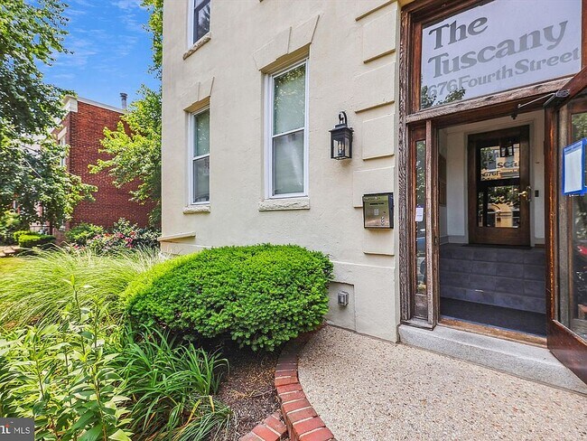 676 4th St NE Unit 301