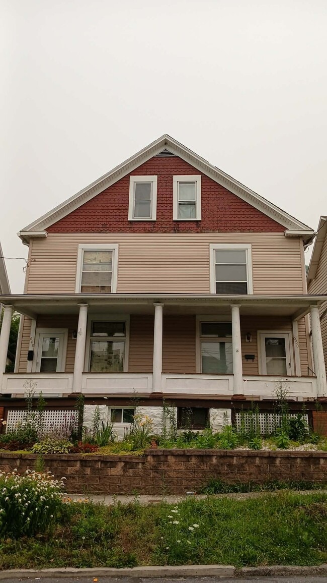 Building Photo - 648 Linden Ave