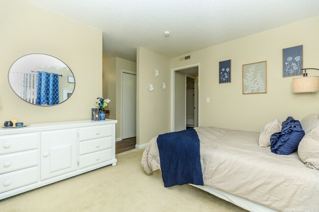 Lake Ridge Apartments