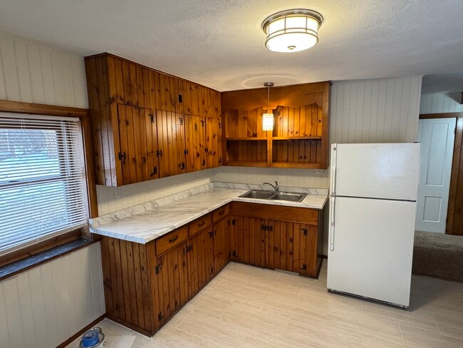 Photo - 175 Crescent St Unidad c