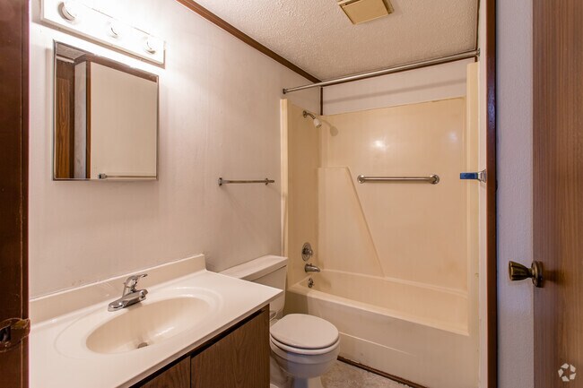 2BR, 1BA - 864 SF