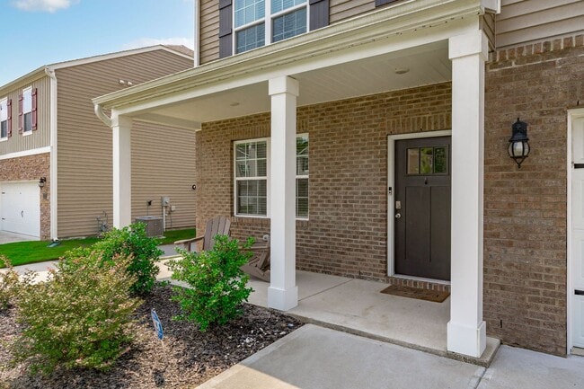 Photo - Spacious 5 Bedroom Home with a Fully Fence...