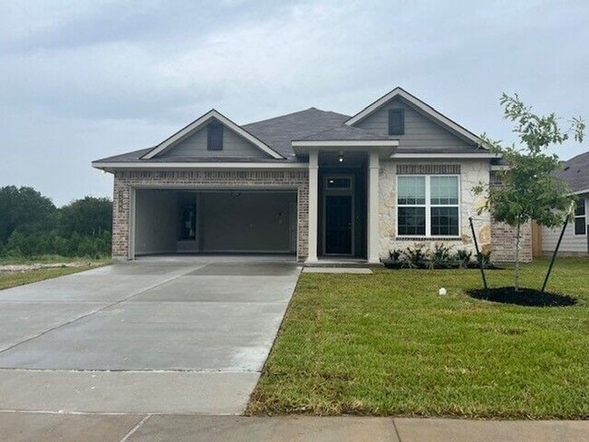 Building Photo - Spacious Single-Family Home Available Now!
