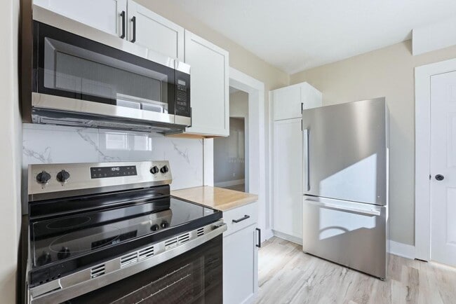 Photo - 2221 Eby Ave