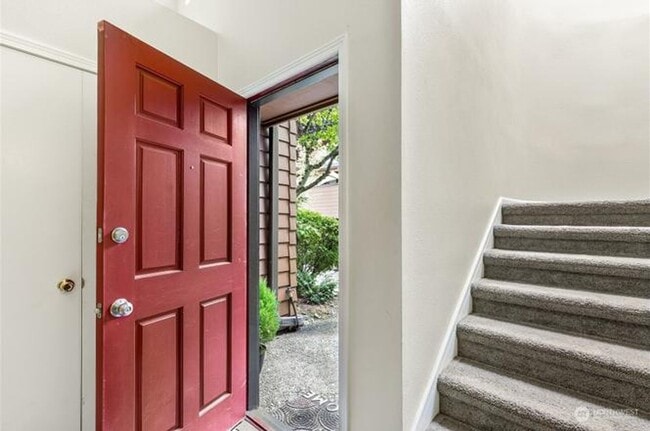 Photo - Great 1bed 1bath Location in Kirkland! Next to Village at Totem Lake Mall Unit 11