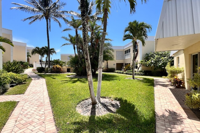 Building Photo - 3541 NE Ocean Blvd Unit 4 Rental