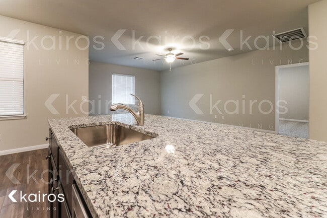 Photo - 913 NW 4th St