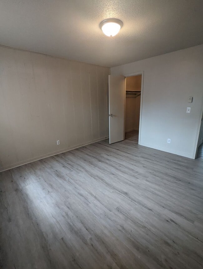 Photo - Upstairs 2 Bedroom Apartment Unit 2908 Lawnridge Ct Apt B