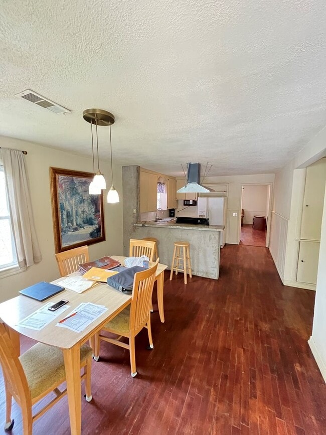 Photo - 3 bedroom 1 bath perfect for a minimalist!!  South FAY, 1m I-49 access