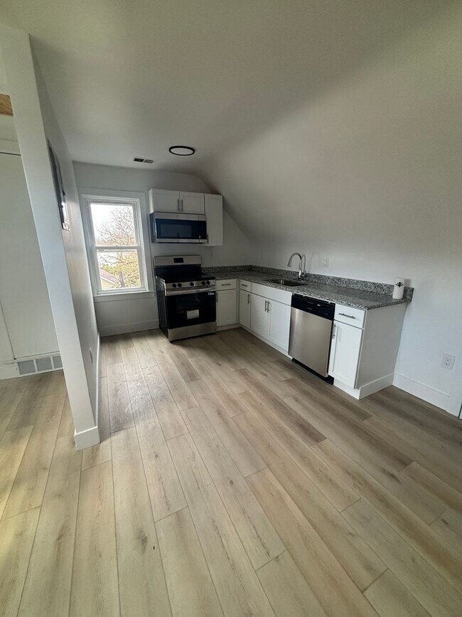 Photo - 1640 E 85th St Unit 3