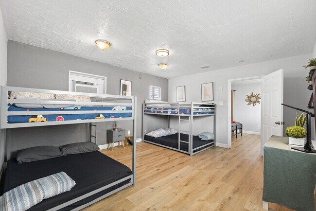 Photo - 4018 Sealy Ave