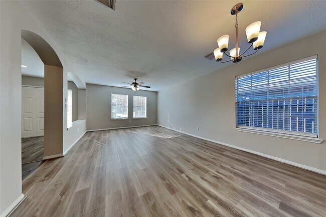 Photo - 31110 Silver Village Dr