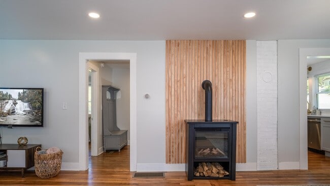 6 North Ln