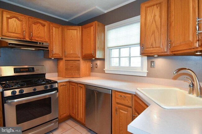 Photo - 1531 Patrick Henry Dr