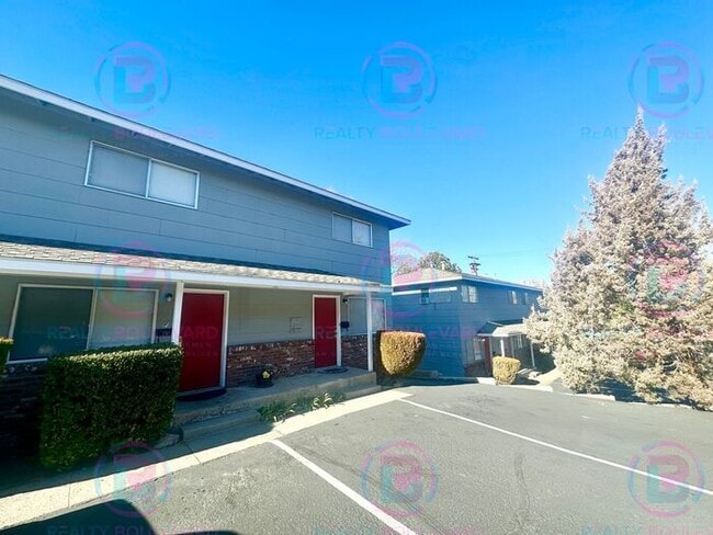 Building Photo - Delightful One-Bedroom + Office Near Idlewild Park