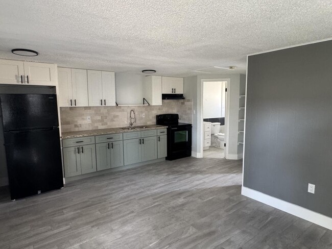 Building Photo - 13802 N 21st St Unit # A1