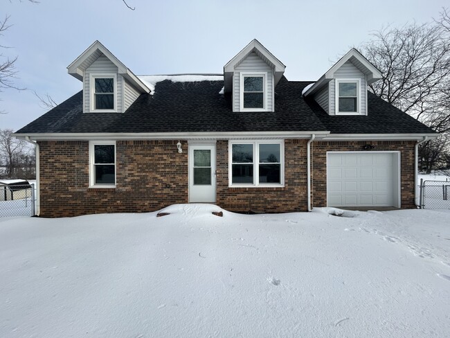 Building Photo - 3423 Minor Dr