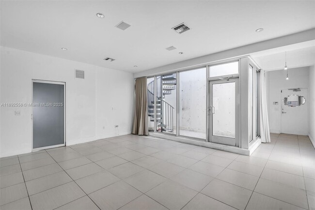 Building Photo - 229 8th St Unit #C