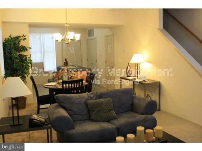 Building Photo - 745 S 13th St Rental