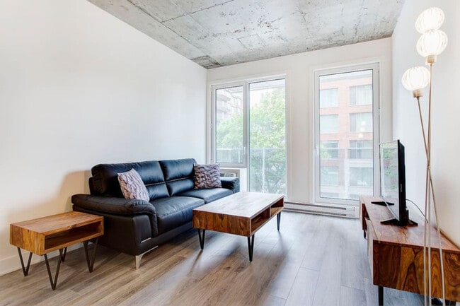 Building Photo - 1070 Boul. René-Lévesque O