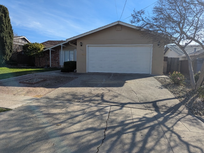 Photo - 635 Gisler Way