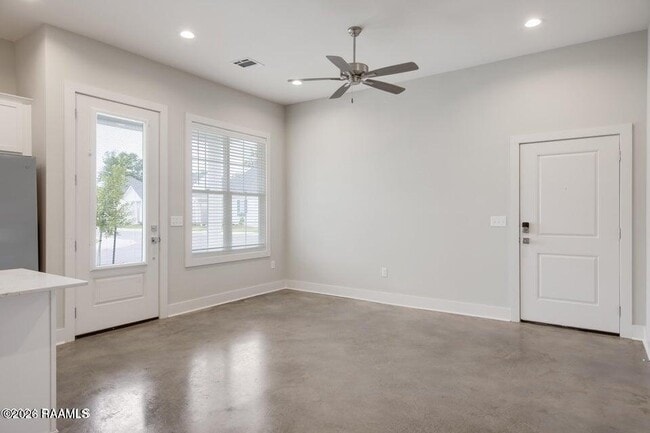 Photo - 107 Satsuma Dr