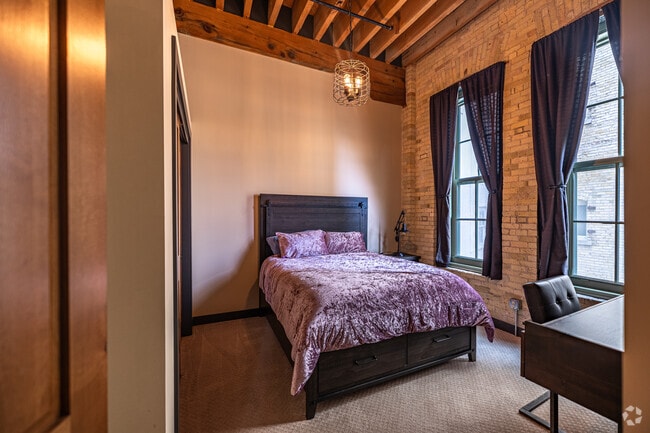 2BR, 1BA - 1000SF