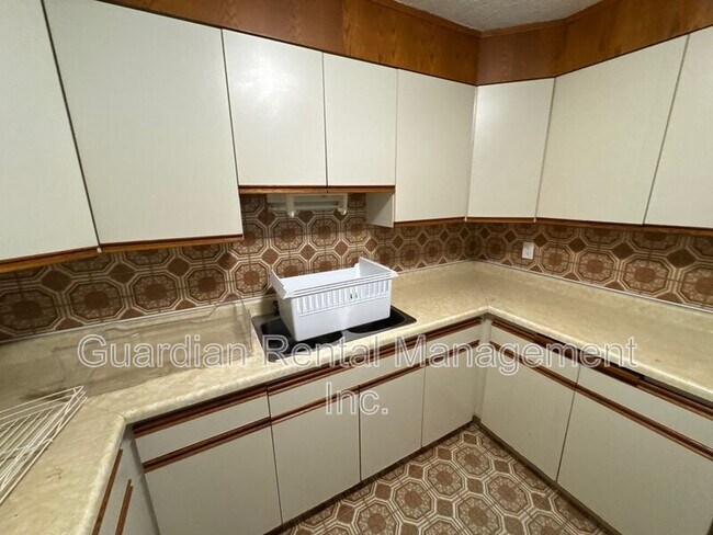 Photo - 39 Kingsway Dr Unit Apartment 3