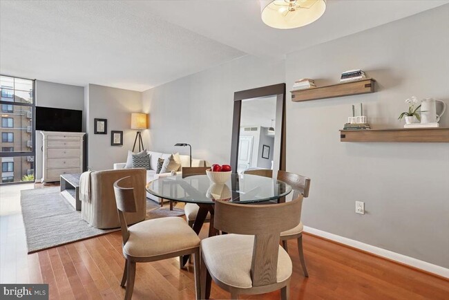 Photo - 1021 N Garfield St Unit 806