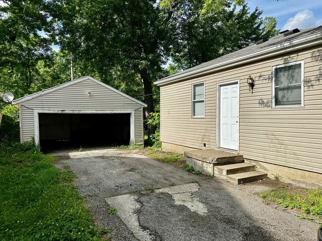 Photo - 10516 E 27th Terrace S