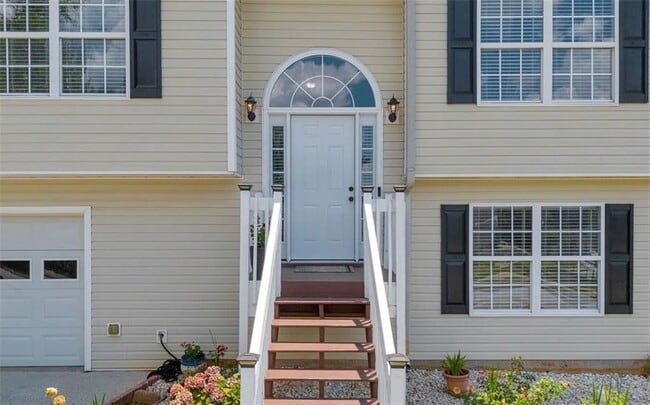 Building Photo - 605 Ashland Park Way SE Rental