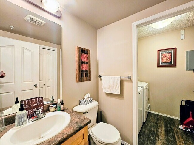 Photo - 10311-10111 111 St NW Unit 406