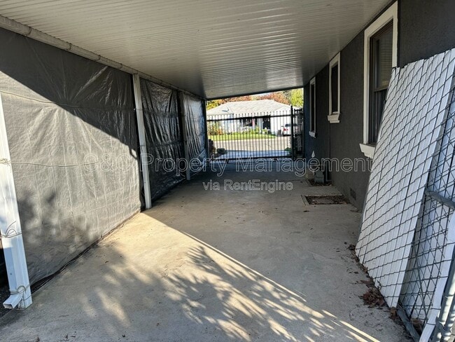 Photo - 5700 61st St