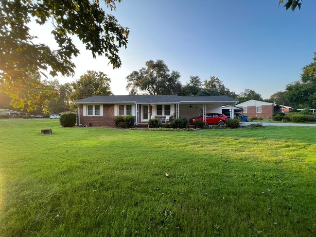 Cute East Athens Home in East Meadow! - Cute East Athens Home in East Meadow!