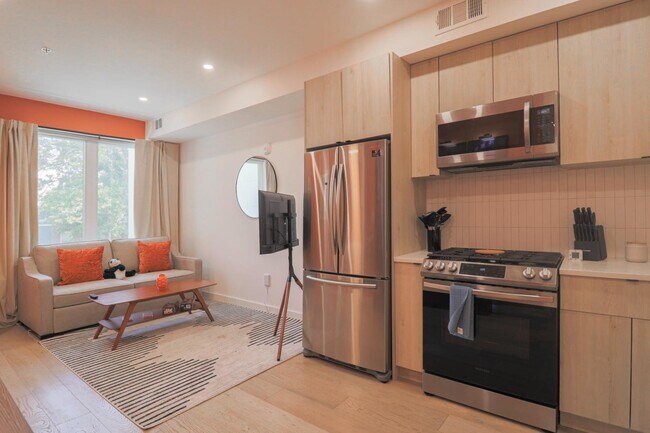 Photo - 1806 A St NE