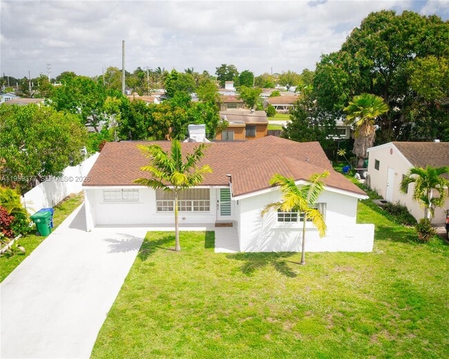 Building Photo - 7031 SW 27th Ct