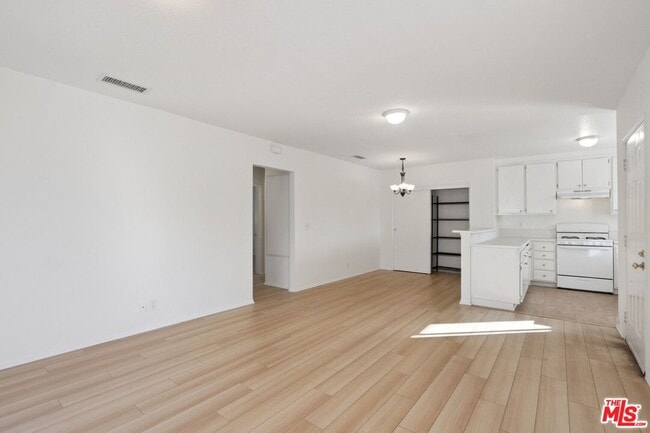 Photo - 5429 Troost Ave Unidad 4