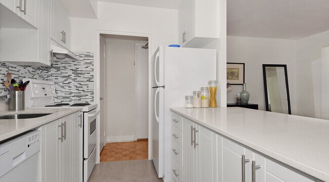 Photo - Davisville Tower Unit 00900