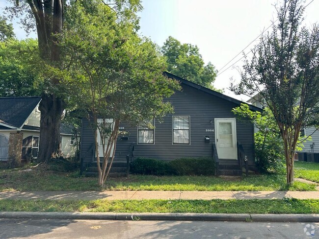 Building Photo - 2008 Roslyn Ave Rental