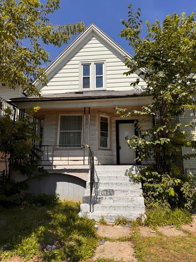 2308 W Burnham St