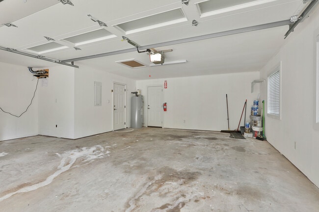 Photo - 303 Longer Dr