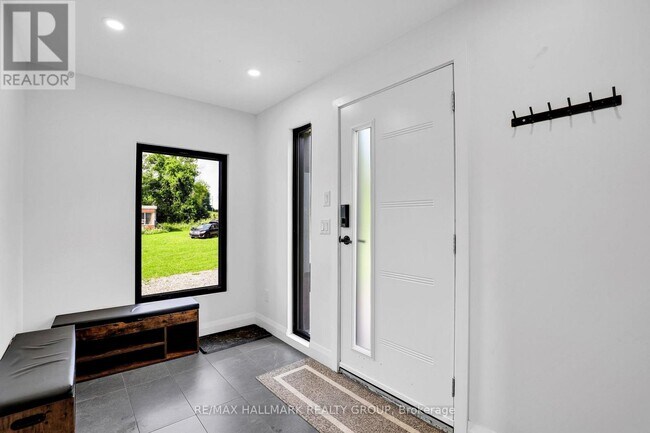 Photo - 165 Knapp St