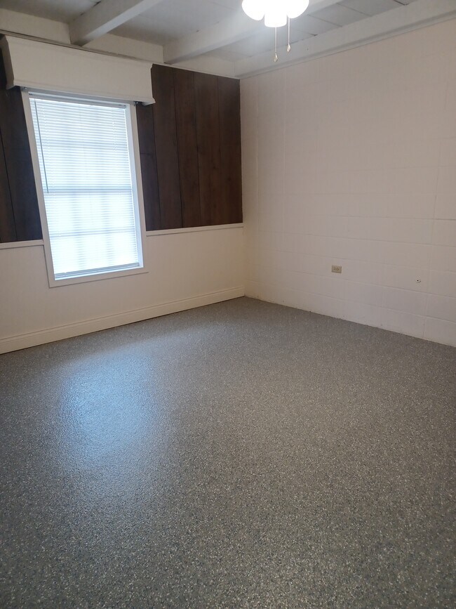 Photo - 1719 Oakley Ct