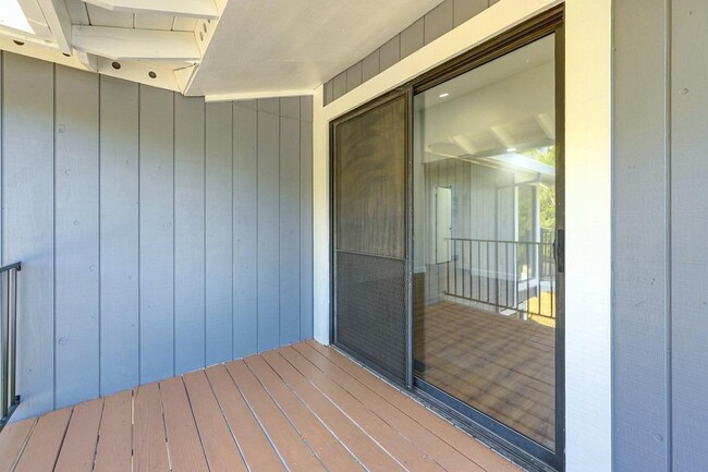 Building Photo - 23986 Oakmont Way Rental